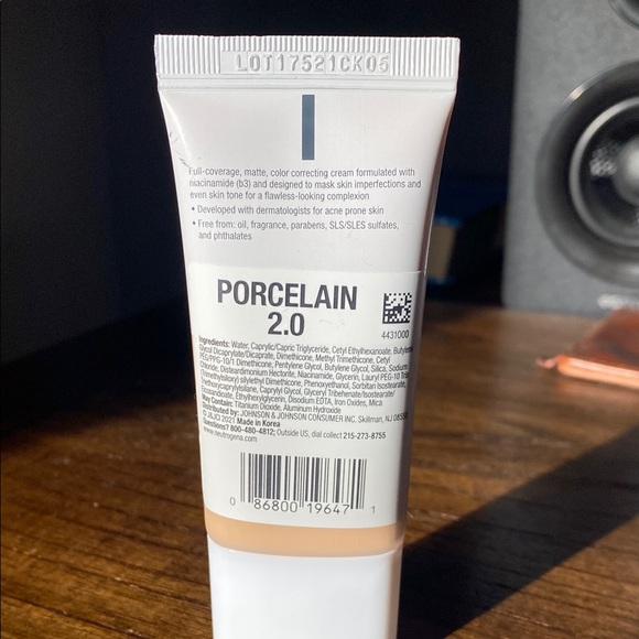 NWT Neutrogena Matte CC Cream with Niacinamide in Shade Porcelain 2.0 - Picture 2 of 2